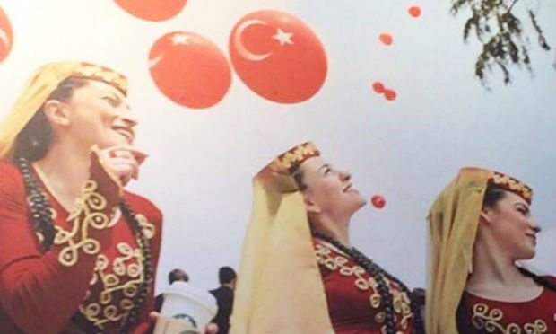 ستاربكس تعتذر عن نشرها صورا لنساء أرمنيات مع نجمة وهلال تركيا