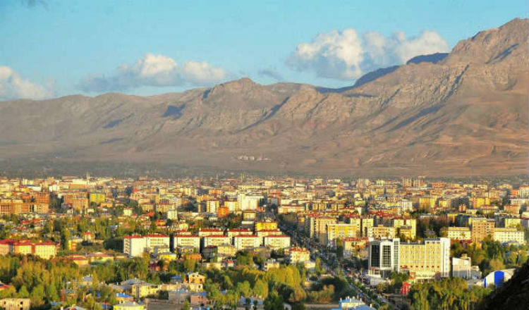 مدينة فان في أرمينيا الغربية (المحتلة)