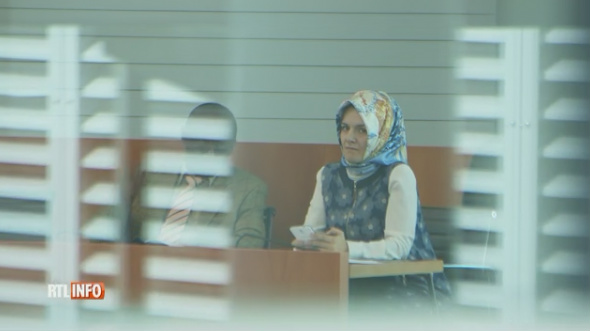 بالفيديو: نواب أتراك في بلجيكا يتهربون من الكاميرا خوفا من أسئلة الإبادة