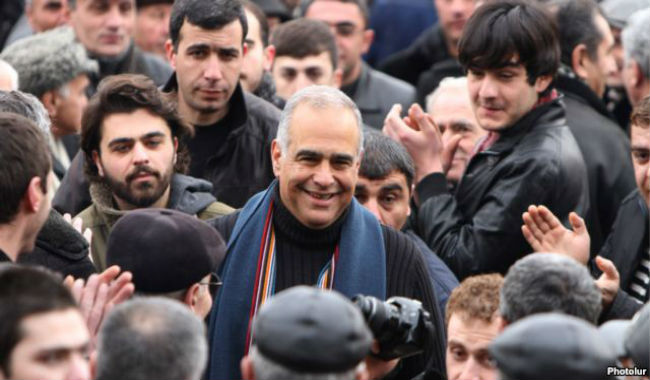 صحيفة أرمنية: هل قرر زعيم المعارضة رافي هوفهانيسيان بالفعل الإستقرار في أرمينيا الغربية؟