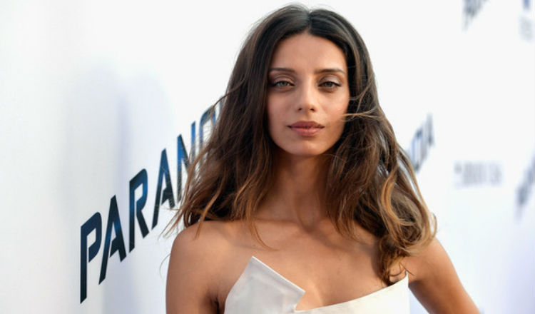 ستقوم الممثلة آنجيلا سرافيان بلعب دور زوجة الممثل أوسكار إيساك في الفيلم الجديد المرتقب عن الإبادة الجماعي الأرمنية والذي سيحمل عنوان "The Promise" وتعني "الوعد". الفيلم تدور أحداثه في الأيام الأخيرة للإمبراطورية العثمانية وسيشارك في التمثيل فيه كل من إيساك وكريستيان باليه وتشارلوت لي بون وآخرون. وكما قلنا في خبر سابق قبل أيام فقد تم أيضا اختيار الممثل المكسيكي العالمي المعروف دانيال كاتشو لإداء دور الكاهن الأرمني الذي سينظم إنتفاضة جبل موسى في الفيلم. وكان الملياردير الأرمني كيرك كريكوريان قد تعهد قبل وفاته أن يقوم شخصيا بتمويل جميع مستلزمات إخراج الفيلم الجديد عن الإبادة الجماعية الأرمنية وكان يأمل أن يتابع الفيلم قبل وفاته إلا أن مراده هذا لم يتحقق إذ توفي في يونيو/حزيران الماضي عن عمر ناهذ الـ 98. ورغم ذلك أعلن محاموا كريكوريان أن عملية التمويل سوف تستمر حتى النهاية بناء على وصية كريكوريان نفسه.