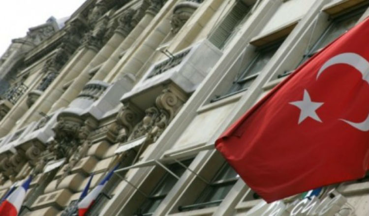 تظاهرة في باريس للتنديد بتآمر تركيا ضد مسيحيي الشرق