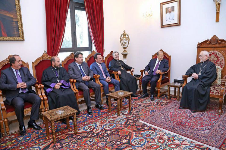 العماد ميشال عون يزور بطريركية الأرمن الكاثوليك في الأشرفية