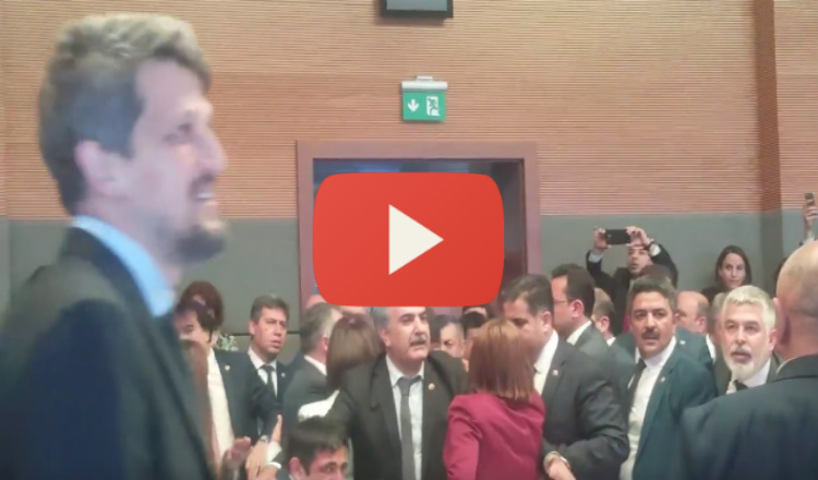 نواب أتراك من حزب أردوغان يعتدون بالضرب على النائب الأرمني كارو بايلان