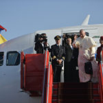 البابا فرنسيس يغادر أرمينيا.. ومراسم وداع رسمية في مطار زفارتنوتس الدولي