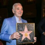 لوس أنجلوس تكرم شارل آزنافور بنجمة على ممر المشاهير في هوليوود