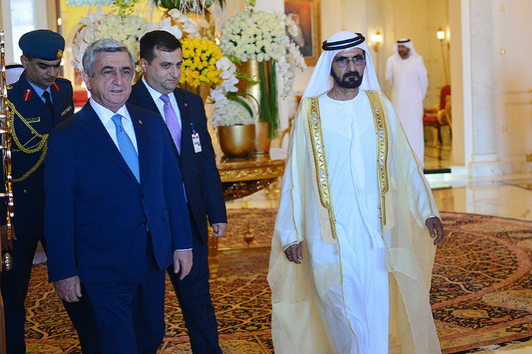 محمد بن راشد يستقبل سيرج ساركيسيان والوفد الزائر