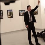 مواطن تركي يغتال السفير الروسي بهجوم مسلح في أنقرة