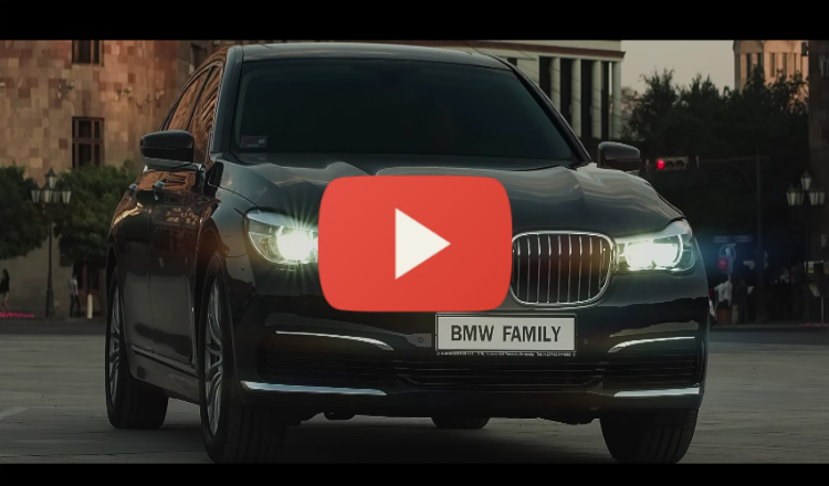 إعلان لـ BMW في شوارع العاصمة الأرمنية يريفان