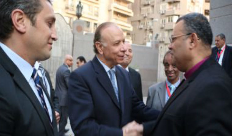 محافظ القاهرة يشارك الأرمن قداس عيد القيامة