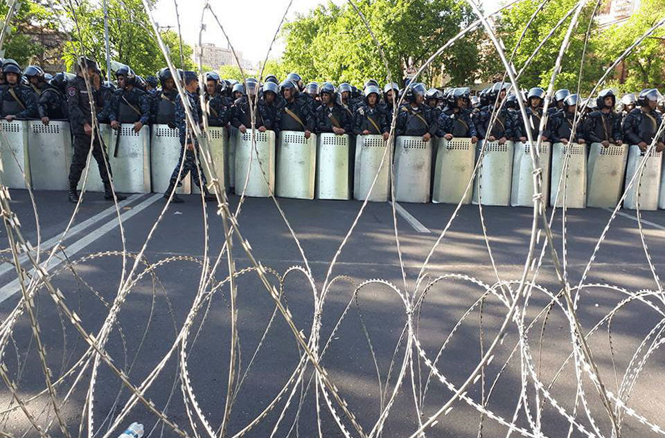 الشرطة الأرمنية تصدر بيانا تدعي فيه أن المعارضة تعيق عمل المواطنين