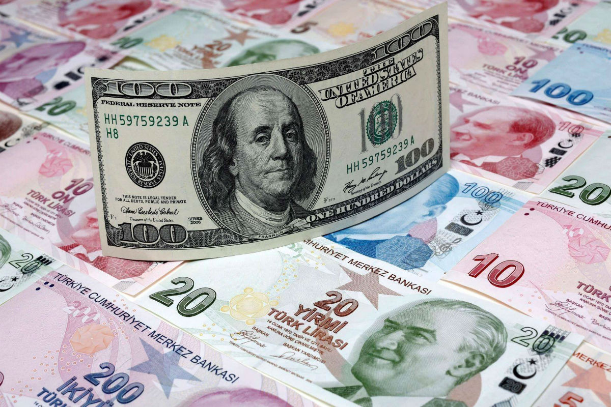 الليرة التركية تهوي إلى مستوى قياسي أمام الدولار