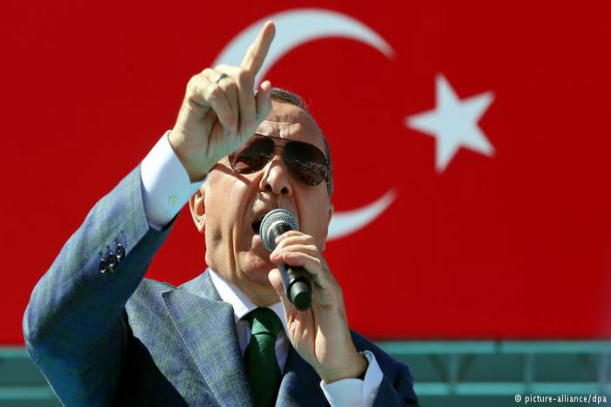 أردوغان يهدد بالبحث عن حلفاء جدد والليرة تهبط لمستوى قياسي