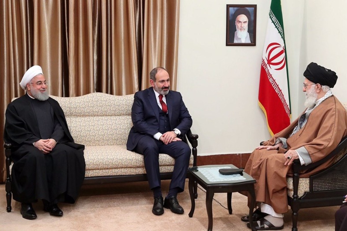 الخامنئي لباشينيان: العلاقات بين البلدين يجب أن تكون قوية خلافاً لرغبة واشنطن