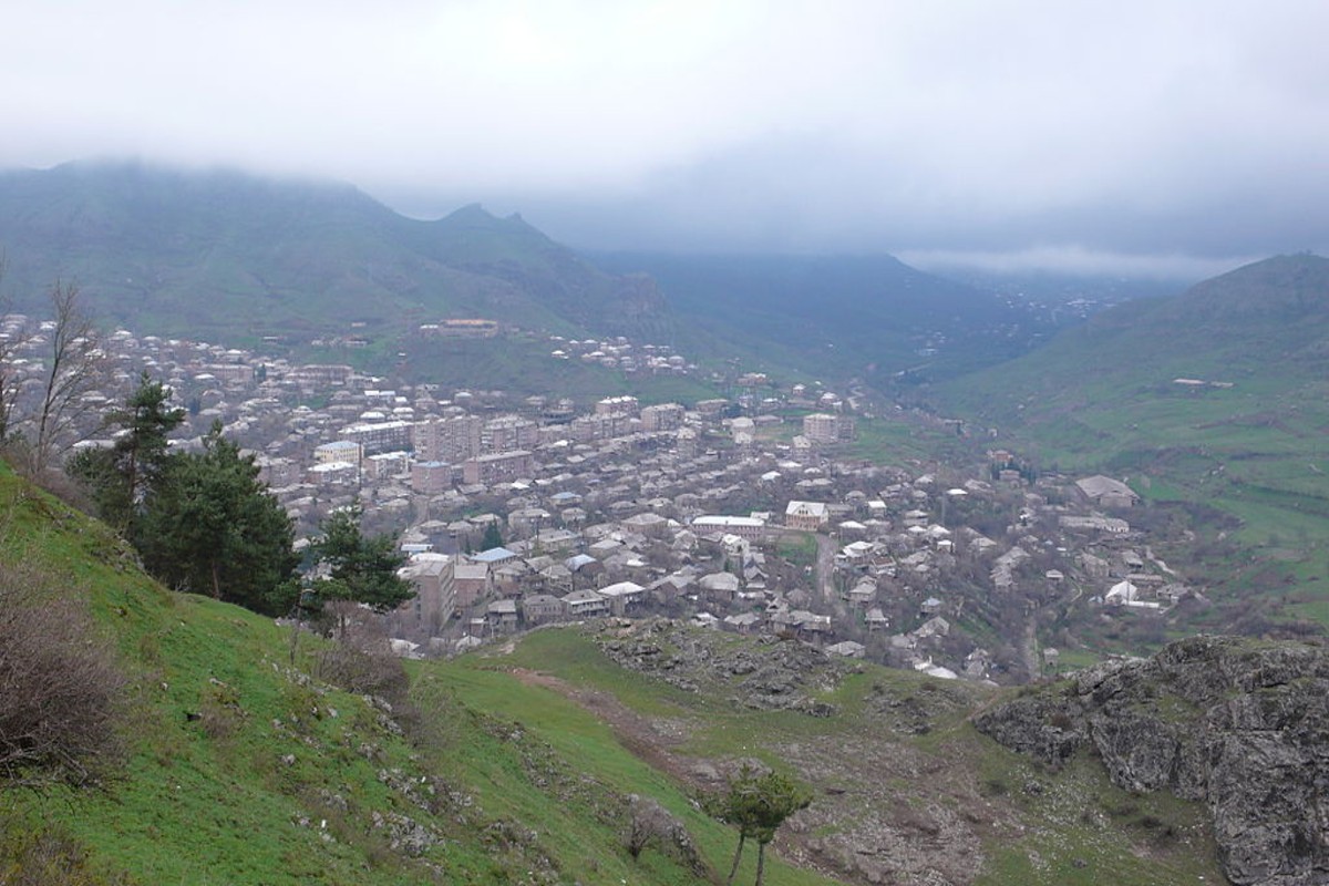 العدو الأذربيجاني استهدف قبل قليل مدينة بيرت شمال شرق أرمينيا