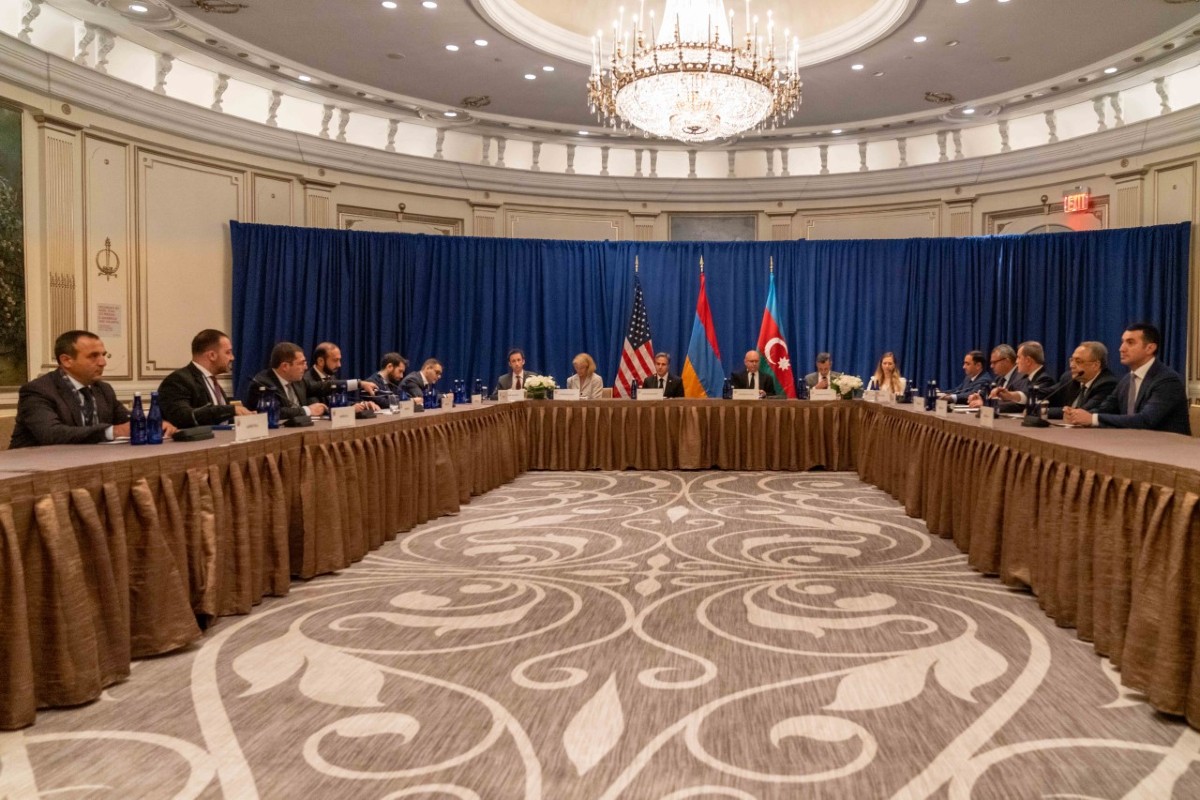 بلينكن يجتمع مع وزيري خارجية أرمينيا وأذربيجان ويدعو إلى إرساء سلام قوي ومستدام