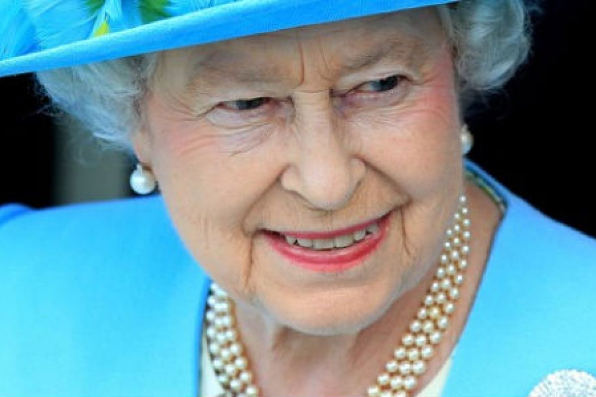 الملكة-اليزابيث-الثانية.jpg
